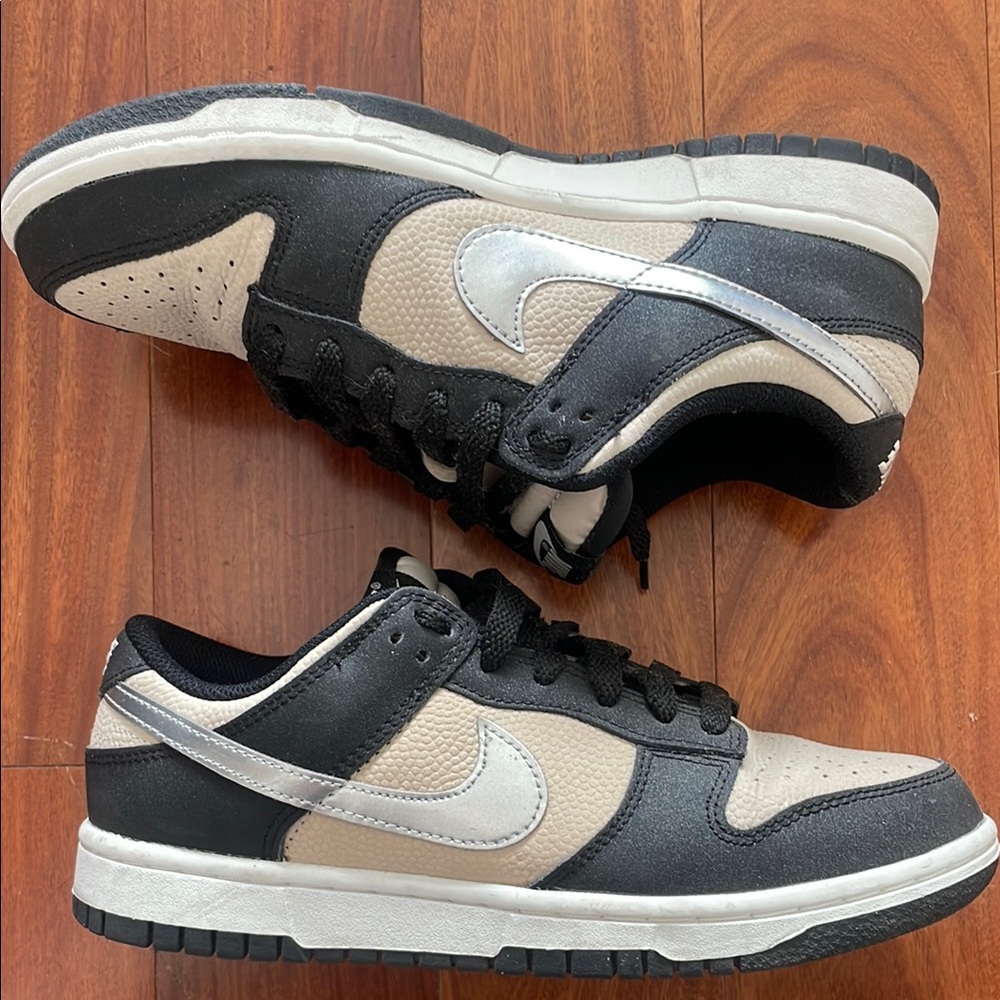 🚨 SALE // Nike Dunk Black and Cream Sneakers